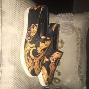 Size 8 women’s shoe dazzle Versace inspired shoes